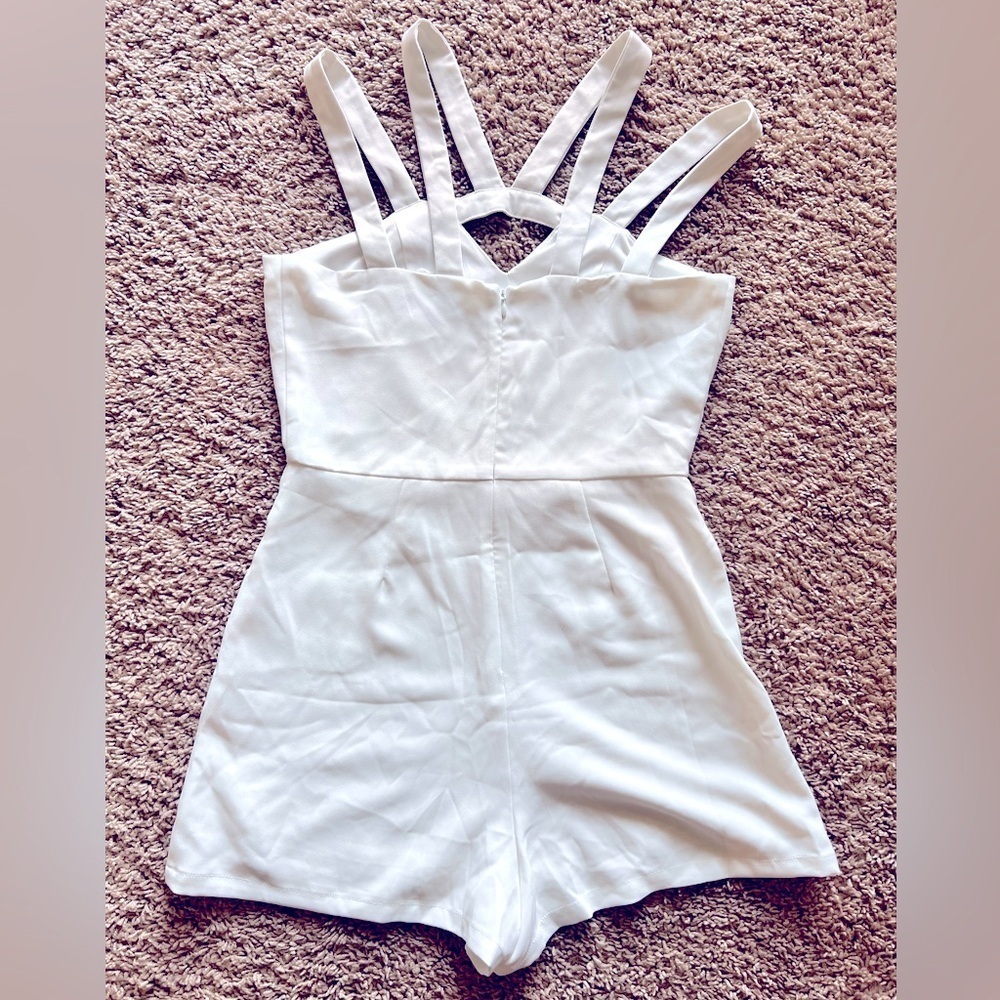 SHE + SKY Women’s White Strappy Romper size Small - Picture 4 of 8